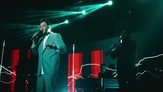 Leo de la Rosiori - Esti tot ce-mi doresc (Official Video) [R4dpGGYO9ro]